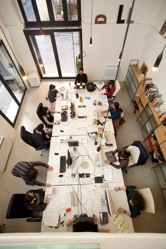 10 TENDENCIAS EN DISEÑO DE OFICINAS PARA EL 2024 QUE TRANSFORMARÁN TU ESPACIO DE TRABAJO